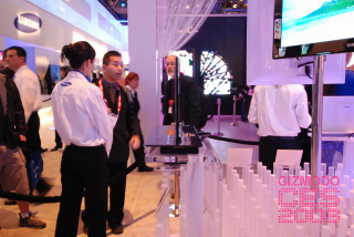 Illustration for article titled Samsung's 31-Inch OLED Is Biggest, Thinnest Yet